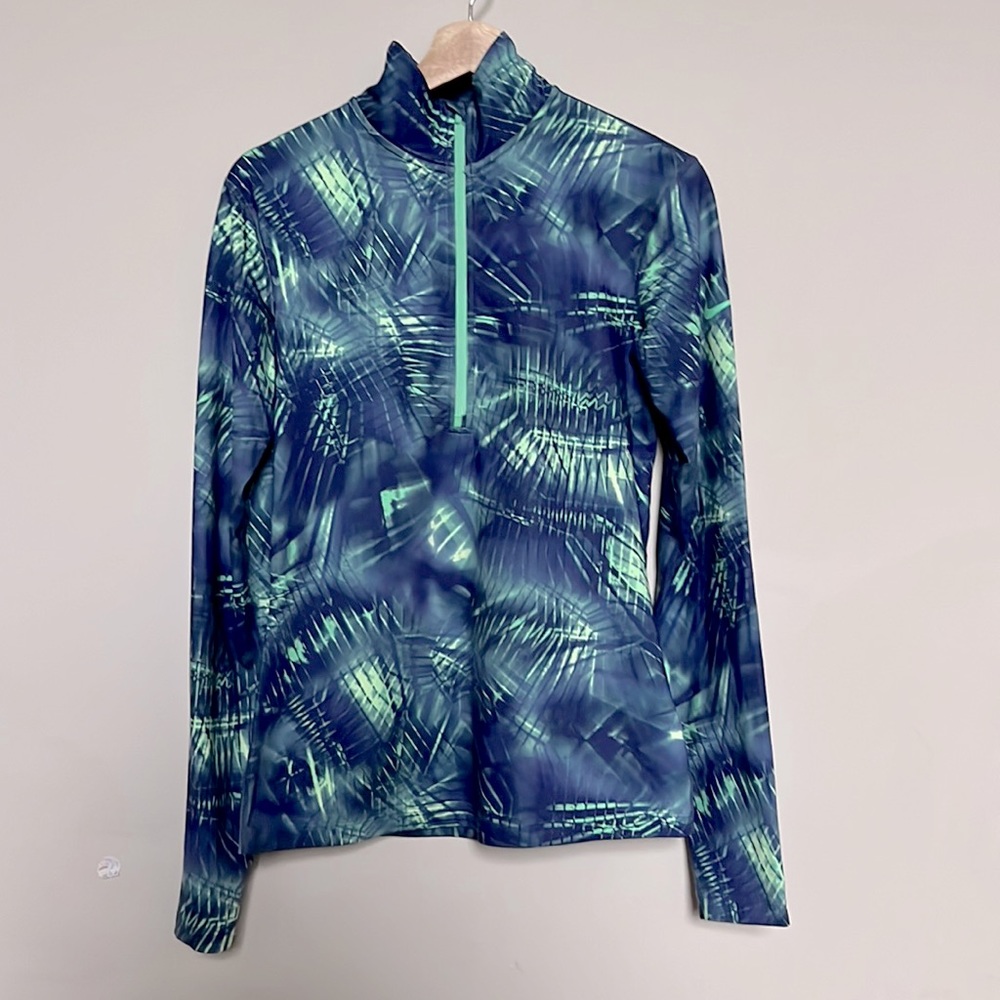 Nike shirt/light fleece, size M